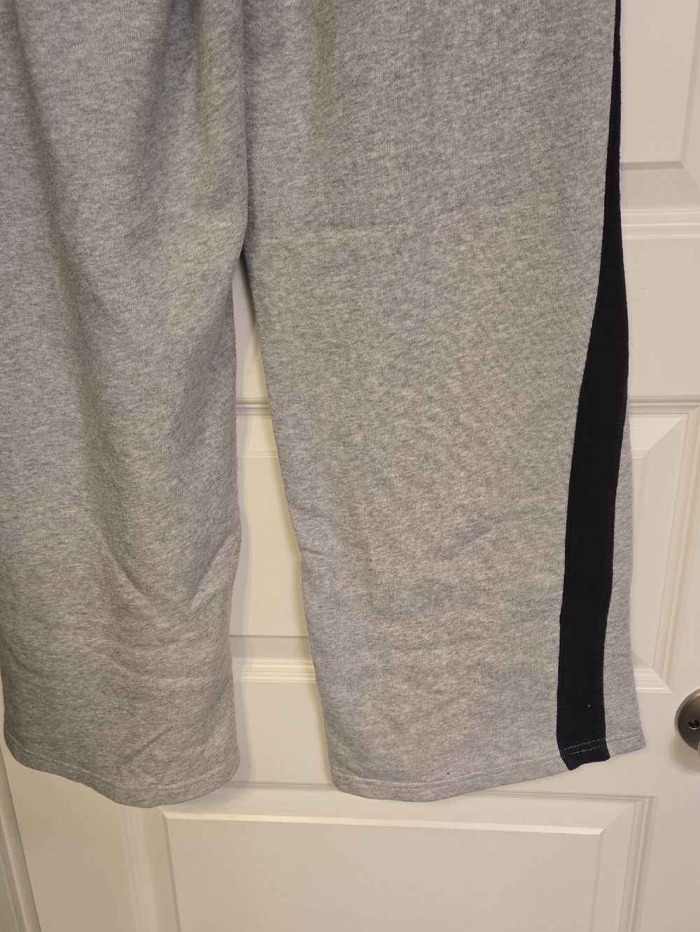 BRANDY MELVILLE ππwide LegWomen's Grey Sweatpants Navy Side Panels - Picture 4 of 6